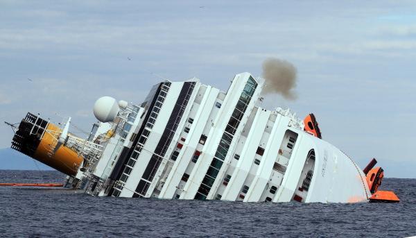 Bild 1 von 2: Am 13. Januar 2012 läuft das Kreuzfahrtschiff \
