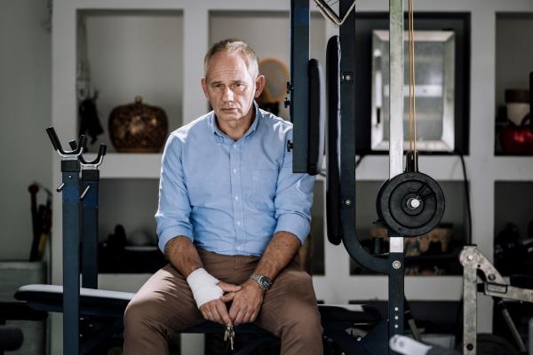 Bild 1 von 6: Günter Kellenburg (Michael Lott) weiß um seine Mitschuld an Marvins Gewalttaten.