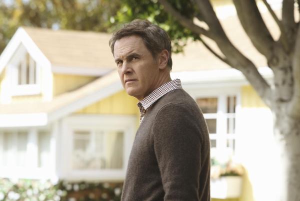 Bild 1 von 41: Ist ihm wirklich zu trauen? Paul (Mark Moses) ...