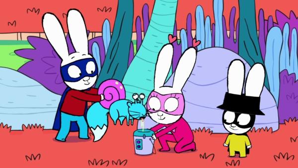 Bild 1 von 3: Für den Super-Cupcake benötigen Superhase (l.), Super-Lou (2.v.r.) und Captain Hase (r.) allerlei merkwürdige Zutaten. Unter anderem den Schleim von einer Eichhörnchen-Schnecke (2.v.l.).