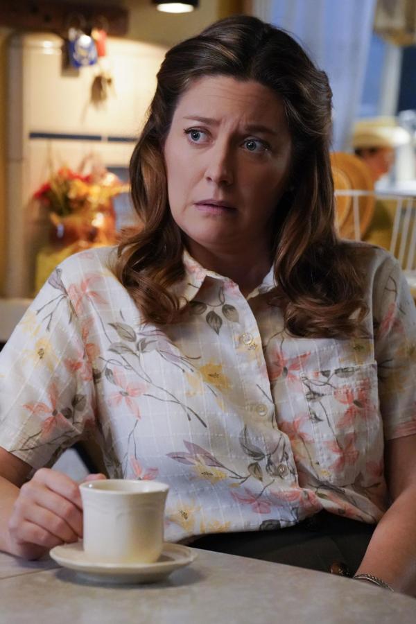 Bild 1 von 8: Mary Cooper (Zoe Perry)