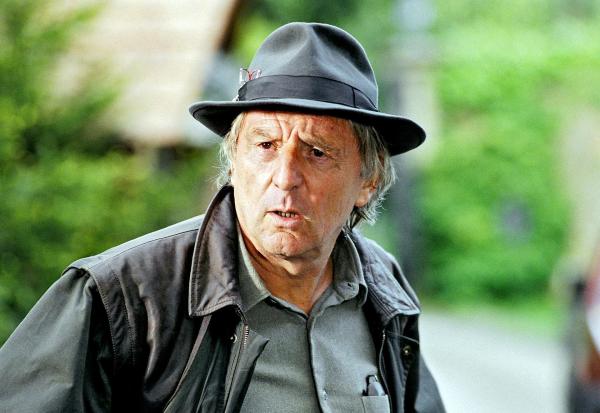 Bild 1 von 10: Im Bild: Manchmal kann Kommissar Baumert (Günter Maria Halmer) kaum glauben, wo diese viel zu neugierige Nonne überall auftaucht!