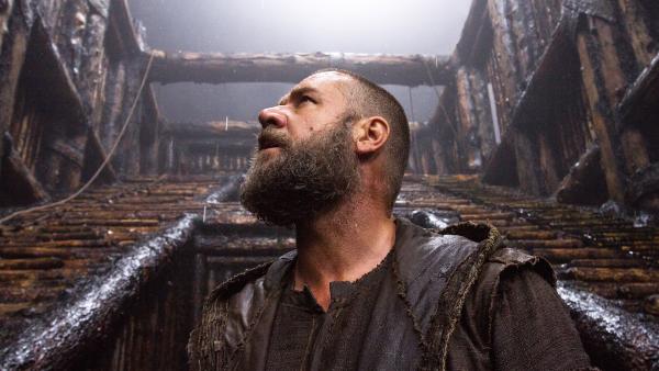 Bild 1 von 13: Noah (Russel Crowe) baut im göttlichen Auftrag eine gewaltige Arche.