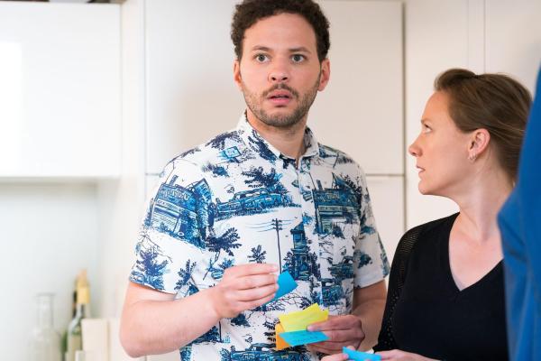 Bild 1 von 7: Mehdi (Ali Marhyar), l.); Valentine (Yeelem Jappain,r.)