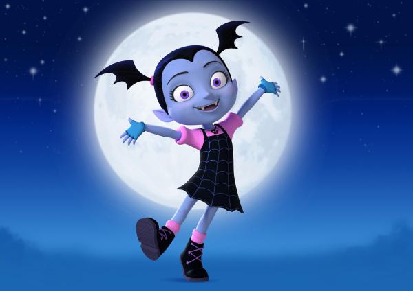 Bild 1 von 2: Vampirina ist mit ihrer Familie frisch von Transsylvanien nach Pennsylvania gezogen, die dort eine Frühstückspension für reisende Monster und Kobolde eröffnen möchte. Als kleine Vampirin, die zur Fledermaus wird sobald sie nervös ist, hat Vampirina es wahrlich nicht leicht, sich in das alltägliche Leben in ihrem neuen Wohnort einzufinden. Wie werden wohl die Nachbarn und anderen Kinder auf die ungewöhnliche Familie und ihr noch ungewöhnlicheres Zuhause reagieren? Vampirina und ihre Familie beherbergen darin nämlich nicht nur Geister, sondern auch eine fleischfressende Pflanze und den Familienhund Wolfi, der sich regelmäßig in einen Werwolf verwandelt. Eben alles andere als ganz normale Nachbarn. Doch Vampirina findet trotz ihrer Andersartigkeit schnell Freunde, mit denen sie lustige und spannende Abenteuer erlebt. Und dann ist da ja auch noch Vampirinas Band, mit der sie coole Musik macht!