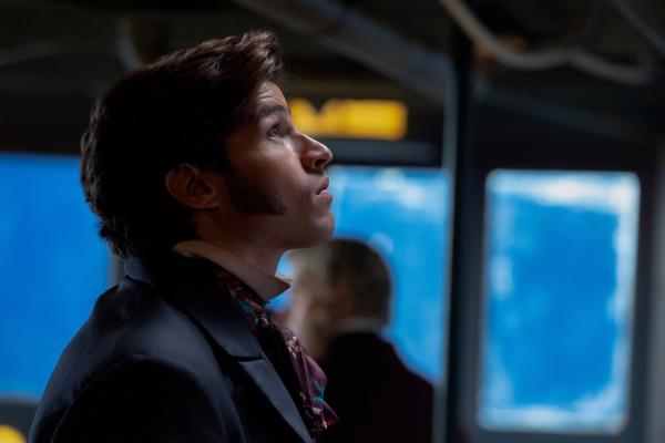 Bild 1 von 5: Lord Pitt (Cameron Cuffe) ist auf der Suche nach seiner Verlobten Humility.