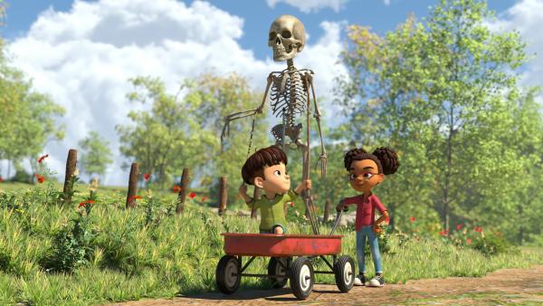 Bild 1 von 3: Kleiner Fuß und Lina haben eine Idee, wie sie die Aufmerksamkeit von Bauer Nölle im lauten Mähdrescher auf sich lenken können.