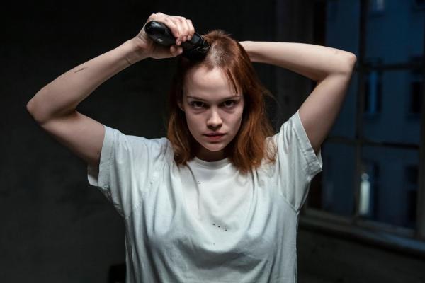 Bild 1 von 8: Julie (Emilia Schüle)