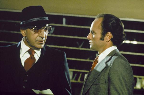 Bild 1 von 6: Jagen die bösen Buben von New York: Lt. Theodoros Kojak (Telly Savalas, l.) und Chief Detective Frank McNeil (Dan Frazer, r.) ...