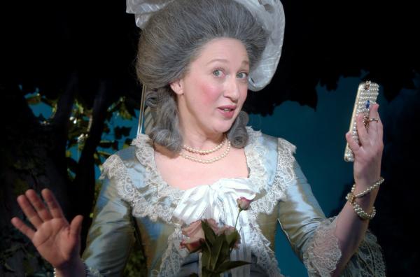 Bild 1 von 2: Marie Antoinette ist besorgt. In Paris kommt es mal wieder zu heftigen Protesten. Die Erzherzogin hält es für ratsam, die Stadt schleunigst zu verlassen; ihr Plan: die Flucht nach Varennes!