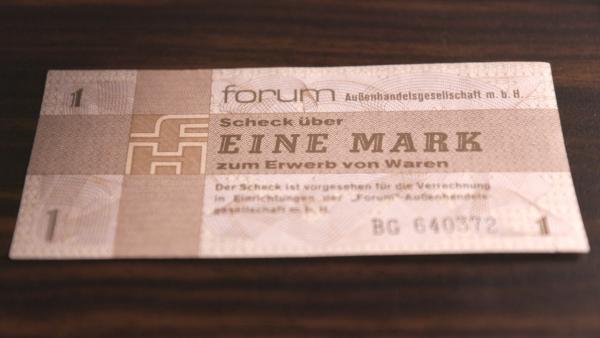 Bild 1 von 4: Wer im Intershop kaufen wollte, musste sein Geld in Forumschecks tauschen.