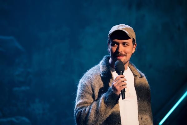 Bild 1 von 8: Der Stand-Up-Comedian Fred Costea ist zu Gast in dieser Spezialfolge der \