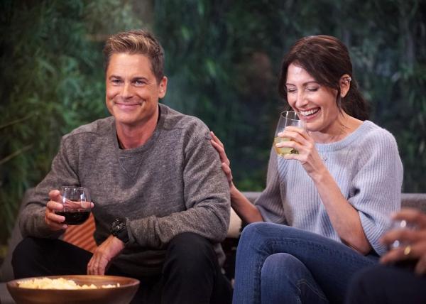 Bild 1 von 22: Owen Strand (Rob Lowe, l.); Gwyneth Morgan (Lisa Edelstein, r.)