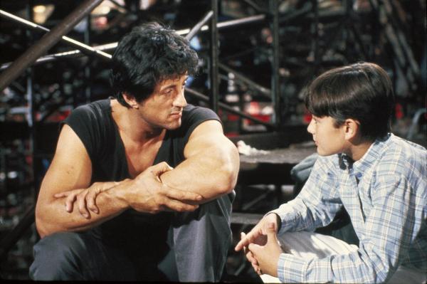 Bild 1 von 8: Lincoln Hawk (Sylvester Stallone, l.); Michael Cutler (David Mendenhall, r.)