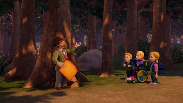 Bild 1 von 3: Professor Pickles erzählt den Kindern Fakten über den Pontypandy-Pfad.