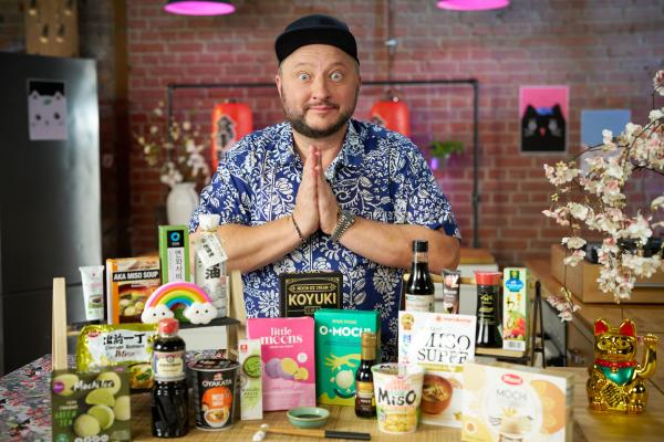 Bild 1 von 4: Weit entfernt von japanischer Tradition. Wie die Industrie mit Farbstoffen, Geschmacksverstärkern und Streckmitteln trickst, zeigt Sebastian Lege.