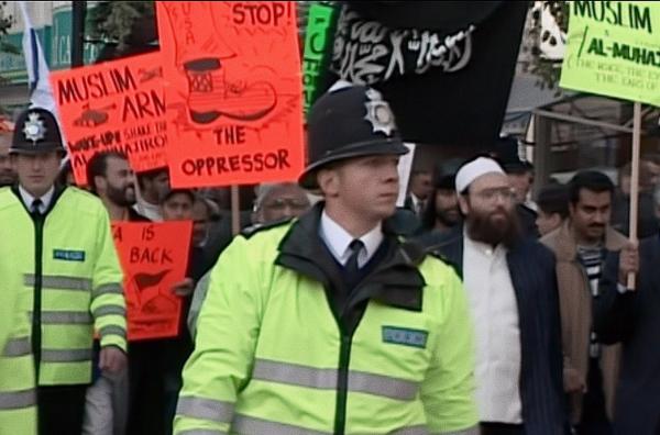 Bild 1 von 3: In London fanden in den 1990er Jahren zahlreiche Ideologen aus der pakistanischen Stadt Peschawar, die als Wiege des heutigen Dschihadismus gilt, Asyl und begannen mit einer nie dagewesenen Missionierungsarbeit.