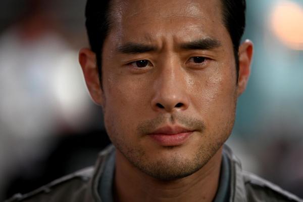 Bild 1 von 12: Dr. Ben Song (Raymond Lee)