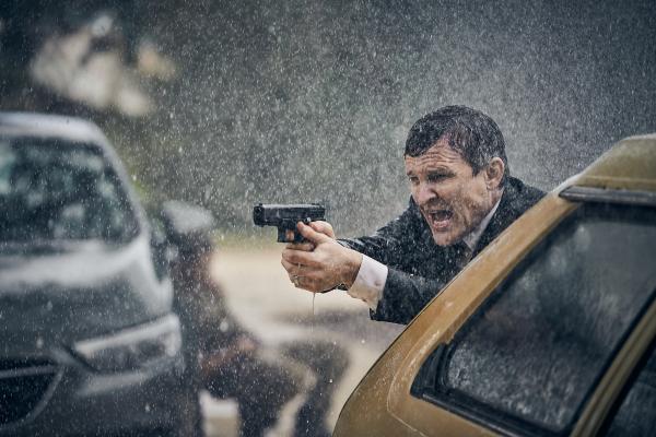 Bild 1 von 6: Detective Inspector Lachlan Rogers (Damon Herriman) glaubt, dass der Fremde einen Mord begangen hat und will ihn festnehmen.