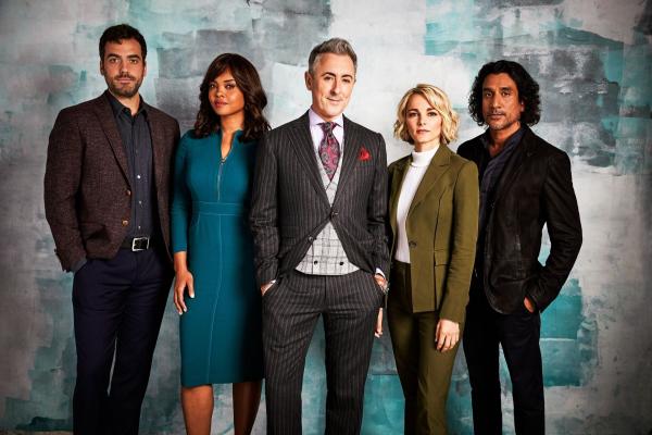 Bild 1 von 17: (v.l.n.r.) Andy (Daniel Ings); Jasmine Gooden (Sharon Leal); Dr. Dylan Reinhart (Alan Cumming); Lizzie Needham (Bojana Novakovic); Julian Cousins (Naveen Andrews)
