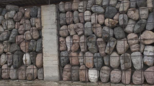 Bild 1 von 4: Steinerne Köpfe: Mahnmal für die Millionen Opfer der Säuberungen in der Stalin-Ära