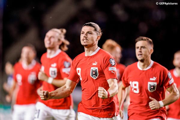 Bild 1 von 3: BAKU, AZERBAIJAN,16.OCT.23 - SOCCER - European Qualifiers 2024, OEFB international match, Azerbaijan vs Austria. Image shows the rejoicing of Marcel Sabitzer (AUT) and his team. Photo: GEPA pictures/ Johannes Friedl