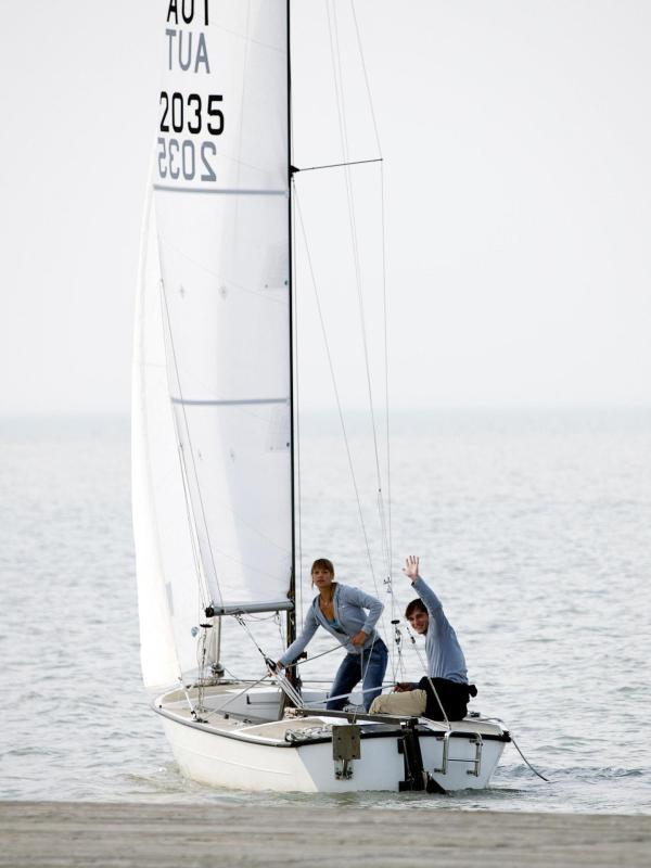 Bild 1 von 7: Im Bild: Britta Hammelstein (Anna Stickler), Achim Schelhas (Paul Plattner).