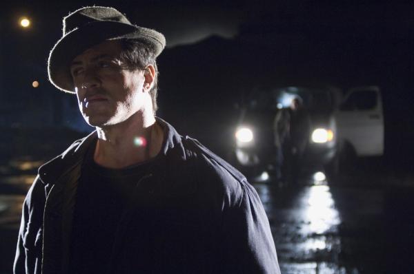 Bild 1 von 19: Balboa (Sylvester Stallone) ist in die Jahre gekommen. Seine Abende verbringt er damit, in seinem Restaurant Geschichten aus der glorreichen Boxer-Vergangenheit zu erzählen und den Tod seiner großen Liebe Adrian zu betrauern. Doch als er der Barfrau Marie begegnet, blüht er erneut auf ...