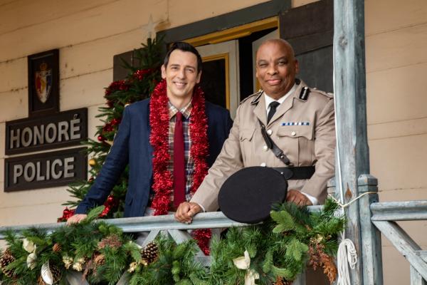 Bild 1 von 7: Detective Neville Parker (Ralf Little, l.) und der Polizeichef Selwyn Patterson (Don Warrington, r.) bleiben über die Weihnachtsfeiertage im Dienst.