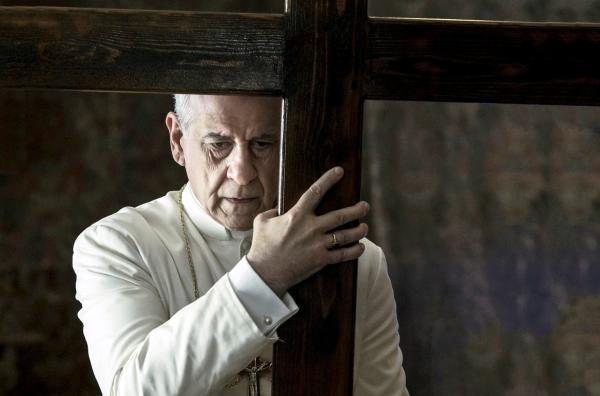 Bild 1 von 3: Der gebrechliche Papst Paul VI. (Toni Servillo) hat nicht nur mit seiner Gesundheit zu kämpfen. Nun plagt ihn auch sein schlechtes Gewissen, weil er seinem entführten Freund Aldo Moro nicht mehr politische Unterstützung zugesichert hat.