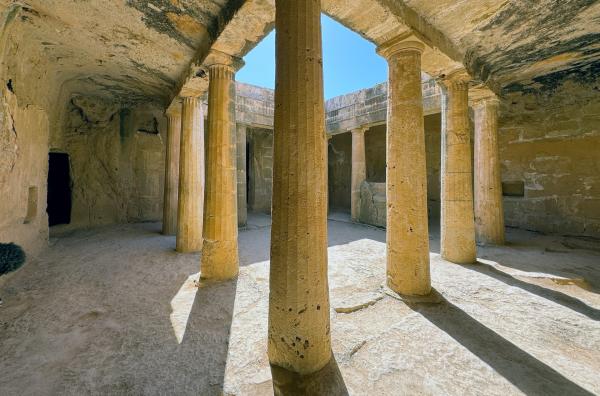 Bild 1 von 3: Die Königsgräber von Paphos sind UNESCO-Weltkulturerbe.
