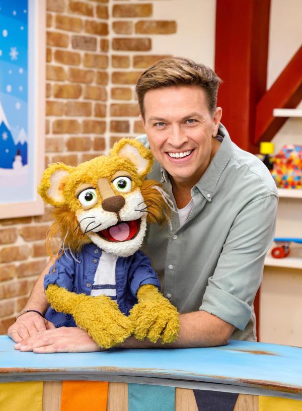 Bild 1 von 11: Im Bild: Robert Steiner mit Kater Kurt.