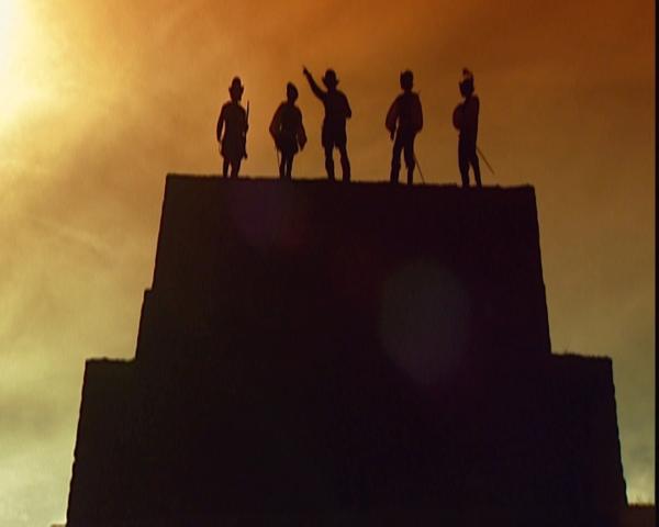 Bild 1 von 3: Hernán Cortés und seine Männer, stolze Eroberer Mexikos, thronen auf den heiligen Pyramiden der Azteken. Ihre überlegenen Waffen, die eingeschleppten Krankheiten, die die Ureinwohner dahinraffen und die innen- und außenpolitische Schwächen des aztekischen Reichs führen zur Herrschaft der Spanier über Mesoamerika und dem Untergang der Azteken.