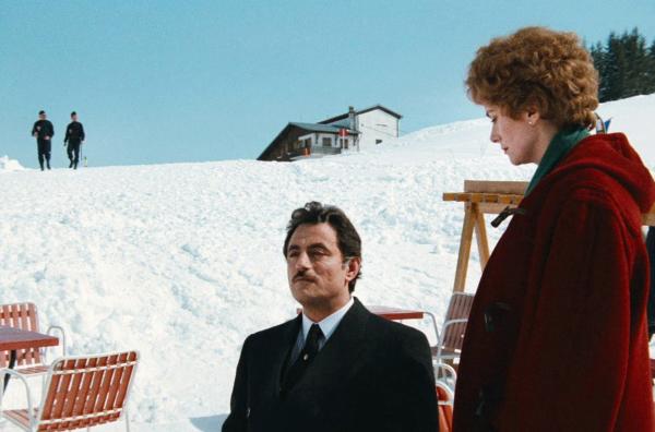 Bild 1 von 4: Amanda (Catherine Deneuve) möchte die Wahrheit über den geheimnisvollen Alex (Richard Bohringer) erfahren.