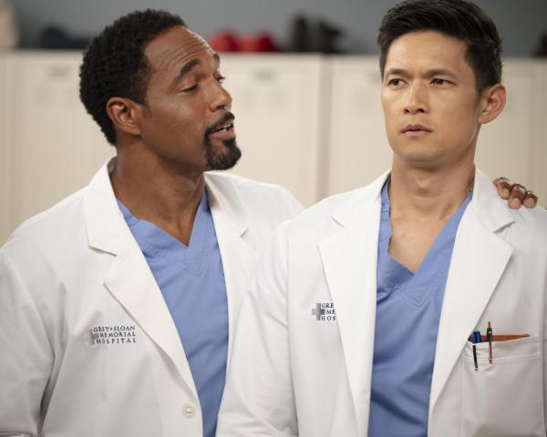 Bild 1 von 14: Dr. Ben Warren (Jason George, l.); Dr. Benson Kwan (Harry Shum jr., r.)