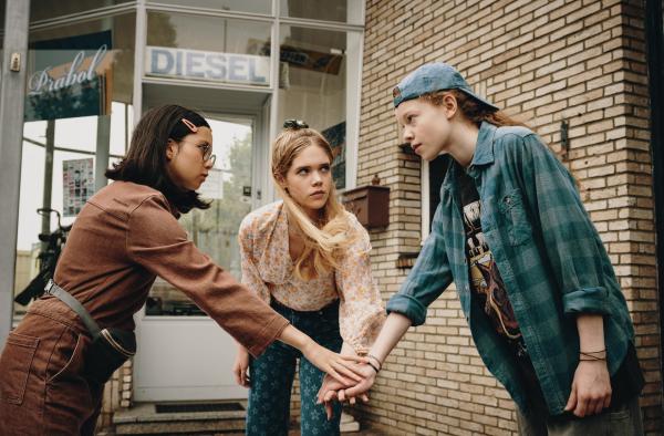 Bild 1 von 3: Die drei !!! vereinen ihre Kräfte.© KiKA/Die Drei !!! © 2023 Disney Enterprises, Inc. - Honorarfreie Verwendung gemäß AGB im engen inhaltlichen redaktionellen Zusammenhang mit genannter Sendung bei Nennung \