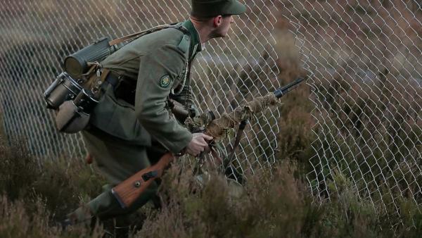 Bild 1 von 4: Als deutscher Soldat getarnt: Ein britischer Geheimagent sollte Hitler auf dem streng gesicherten Gelände des Berghofs erschießen.