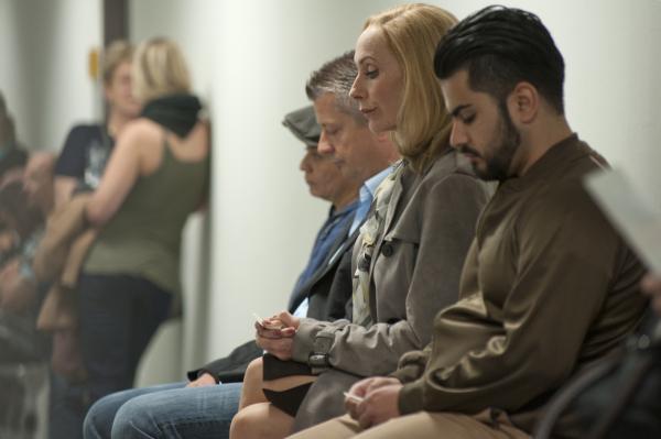 Bild 1 von 15: Ina (Andrea Sawatzki) wartet auf dem Gang der Arbeitsagentur.