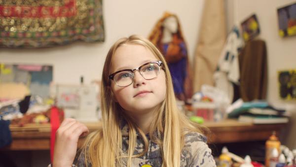 Bild 1 von 8: Floor (Bobbie Mulder) in Ellies schlimmer Jacke.
