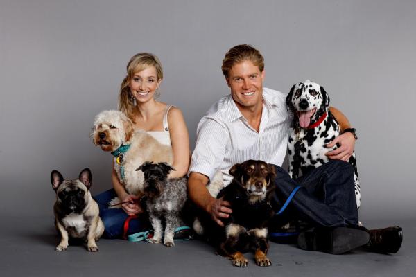 Bild 1 von 14: Tierarzt Dr. Chris Brown (r.) und seine Kollegin Dr. Lisa Chimes (r.) haben ihr Leben komplett ihren tierischen Patienten verschrieben ? Tierarzt Dr. Chris Brown (r.) und seine Kollegin Dr. Lisa Chimes (r.) haben ihr Leben komplett ihren tierischen Patienten verschrieben ...
