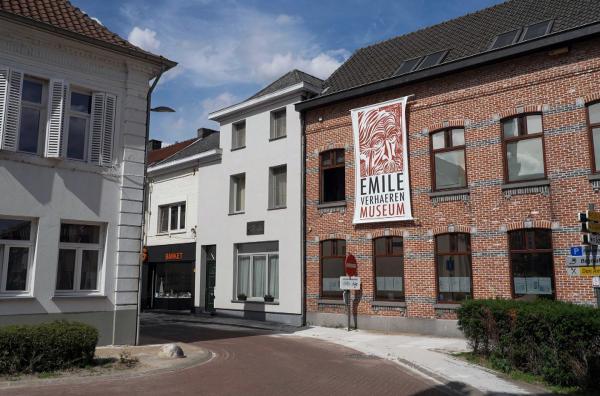 Bild 1 von 4: Emile Verhaeren, in Flandern geboren, prägte mit seinen Gedichten die sozialen Facetten Belgiens vom ländlichen Flandern bis zu den Großstädten der industriellen Ära.