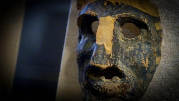 Bild 1 von 3: Blutiges Ritual: In Sparta wurden junge Männer vor dem Kultbild der Artemis ausgepeitscht und der Göttin dämonische Masken geweiht.