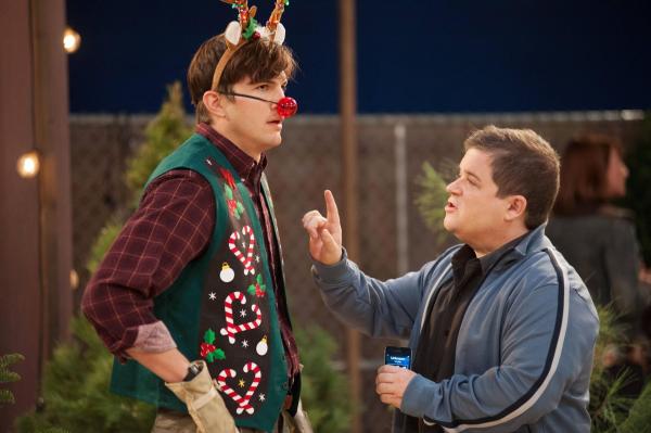 Bild 1 von 13: Walden (Ashton Kutcher, l.) muss seine zwei Identitäten unter einen Hut bringen - den reichen Walden und den armen Sam. Doch das fällt ihm gar nicht so leicht, denn Billy Stanhope (Patton Oswalt, r.), sein Geschäftspartner, taucht mit einer ganz besonderen Nachricht auf ...