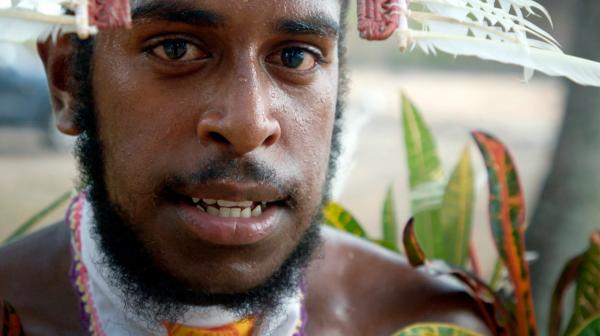 Bild 1 von 3: Traditioneller Tänzer auf den Torres Strait Islands.
