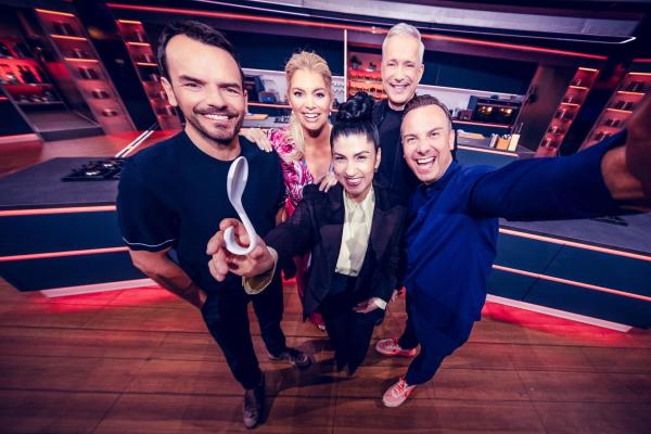 Bild 1 von 7: (v.l.n.r.) Steffen Henssler; Angelina Kirsch; Elif Oskan; Alexander Herrmann; Tim Raue