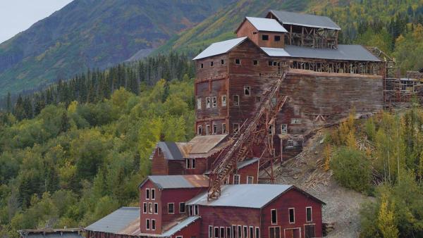 Bild 1 von 3: Zu Spitzenzeiten arbeiteten rund fünfhundertfünfzig Männer in der heute verlassenen Kennecott Miene.