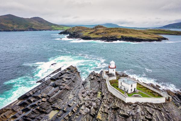 Bild 1 von 9: Land der Leuchttürme: Auf Irland gibt es noch heute rund 70 aktive Leuchttürme. Sie bilden einen \