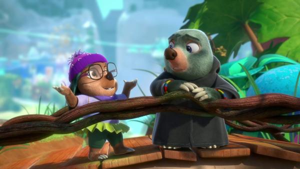 Bild 1 von 3: Auch wenn Moley noch nicht von seinem Kostüm für die Modenschau überzeugt ist, gibt Dotty ihr Bestes, um ihn zum Mitmachen zu überreden.