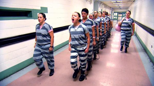 Bild 1 von 3: In Phoenix, Arizona, verrichten Gefangene bis zuletzt Arbeitseinsätze an der Kette, als sogenannte Chain Gangs.