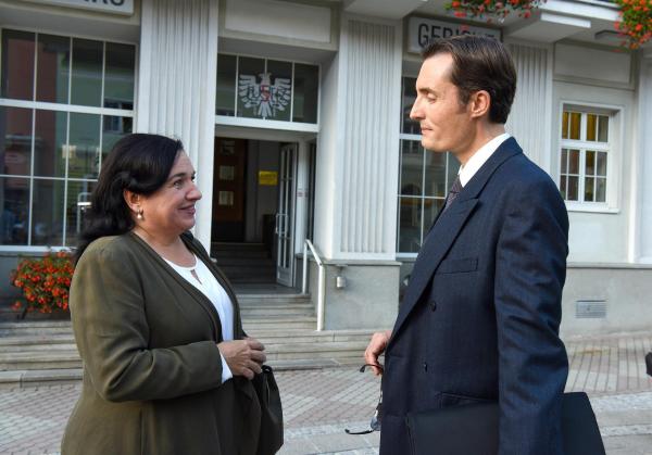 Bild 1 von 28: Im Bild: Maria Happel (Paula Dennstein), Marco Di Sapia (Dr. Hofer).